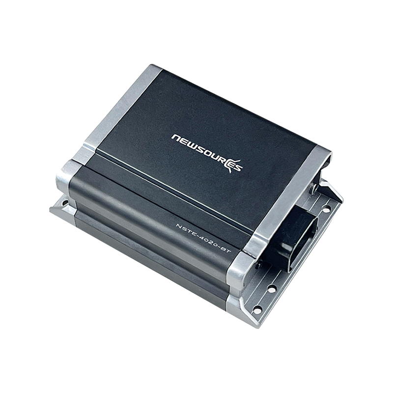 Amplificador Clase D de rango completo de 4 canales con receptor Bluetooth